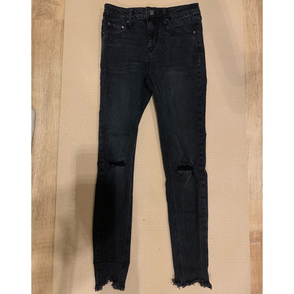 Women’s black ripped skinny jeans